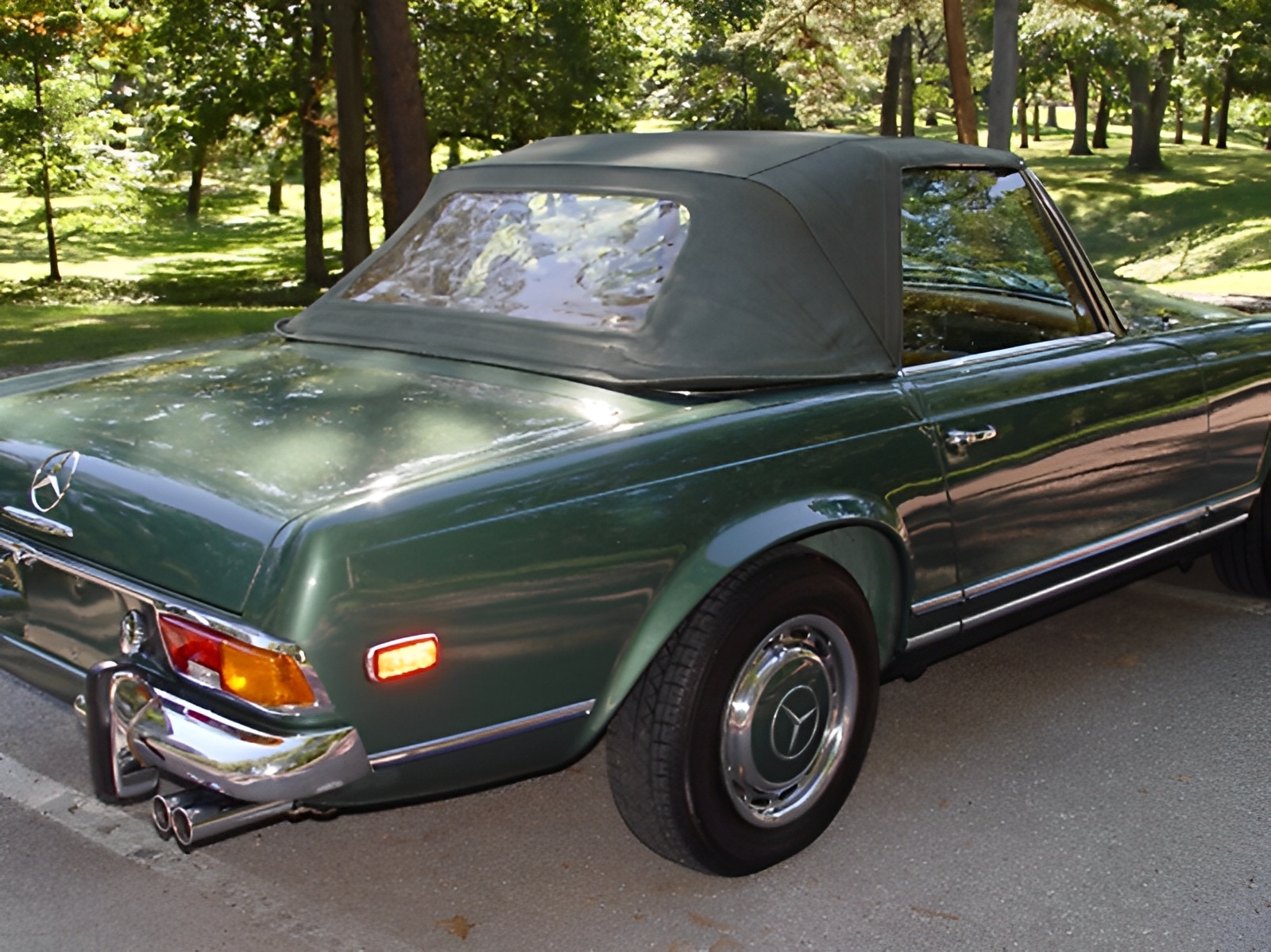 Well-preserved Green 1970 Mercedes 280SL Pagoda Convertible Featuring A Tan Leather Cabin And A Fully Serviced Automatic Drive.